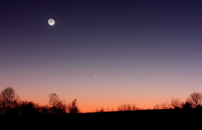 [Moon, Mercury, and Jupiter Conjunction photo]