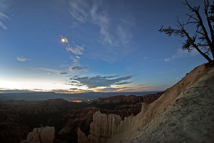 [Bryce Canyon National Park by Moonlight]