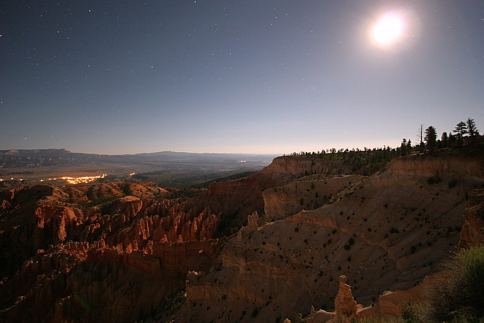 [Bryce Point by Moonlight]